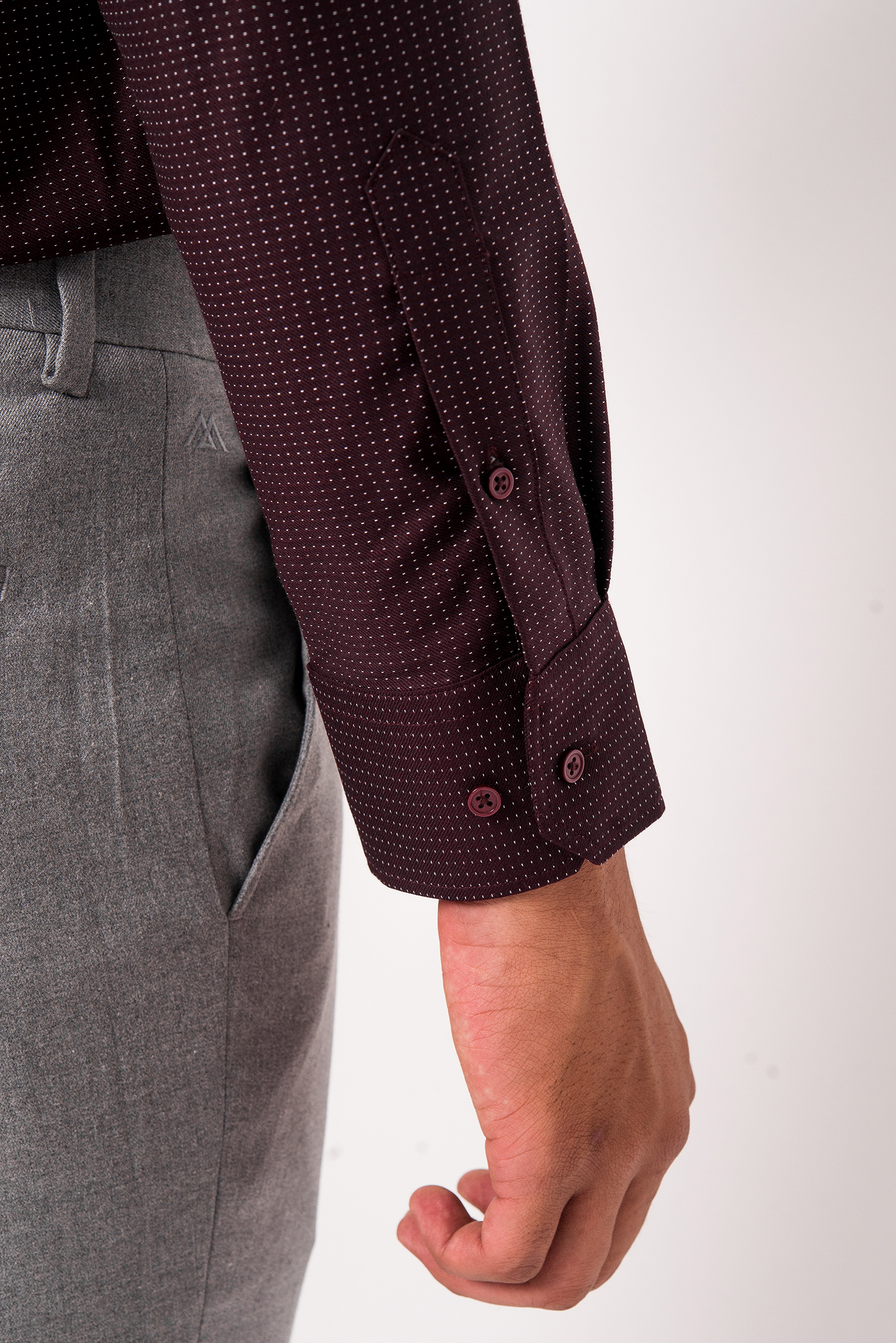 Sơ Mi Đỏ Sẫm Chấm Bi Trắng Nhỏ Slim Fit Dài Tay - HẾT HÀNG