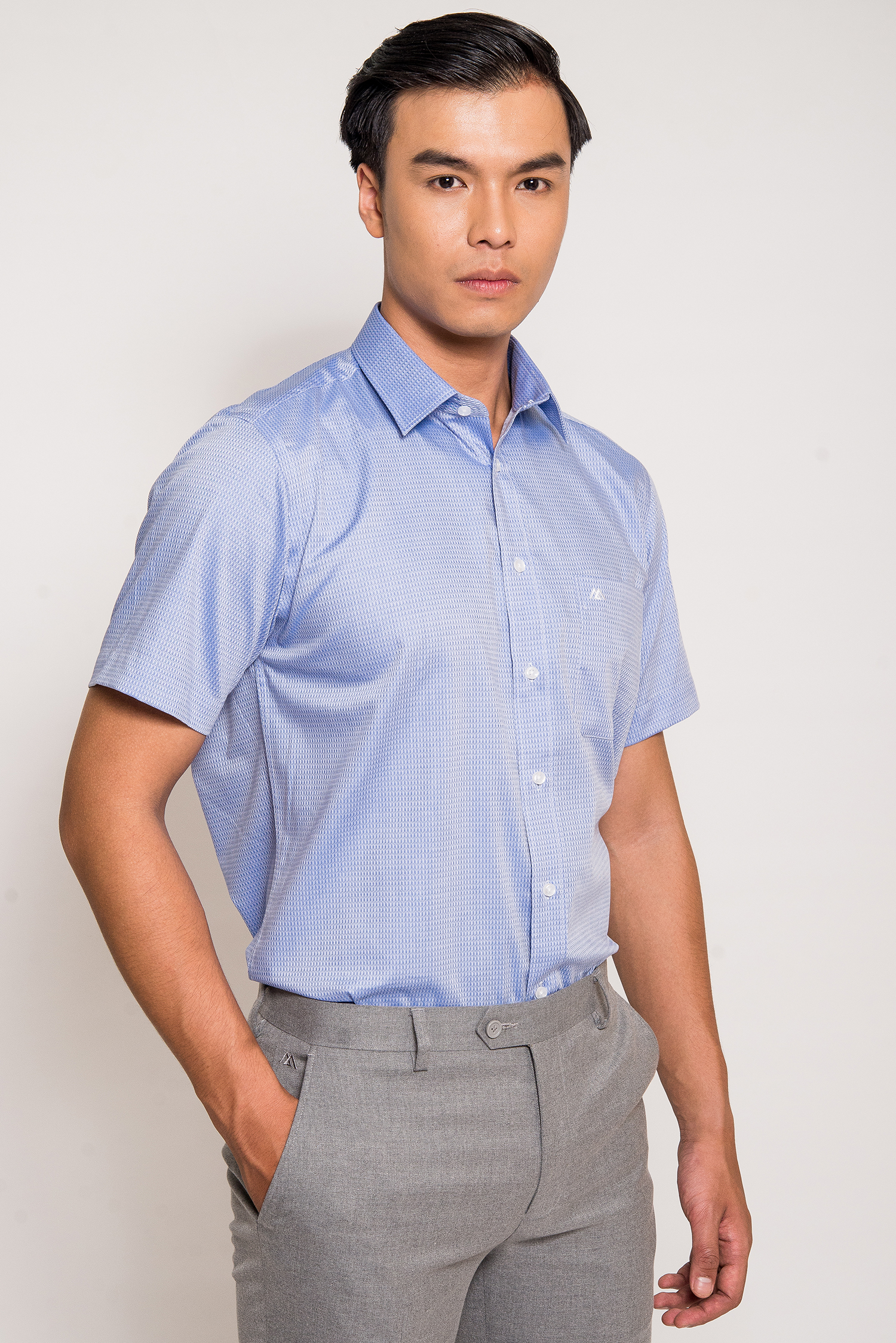 Sơ Mi Xanh Nhạt Vân Mịn Classic Fit Ngắn Tay - HẾT HÀNG  