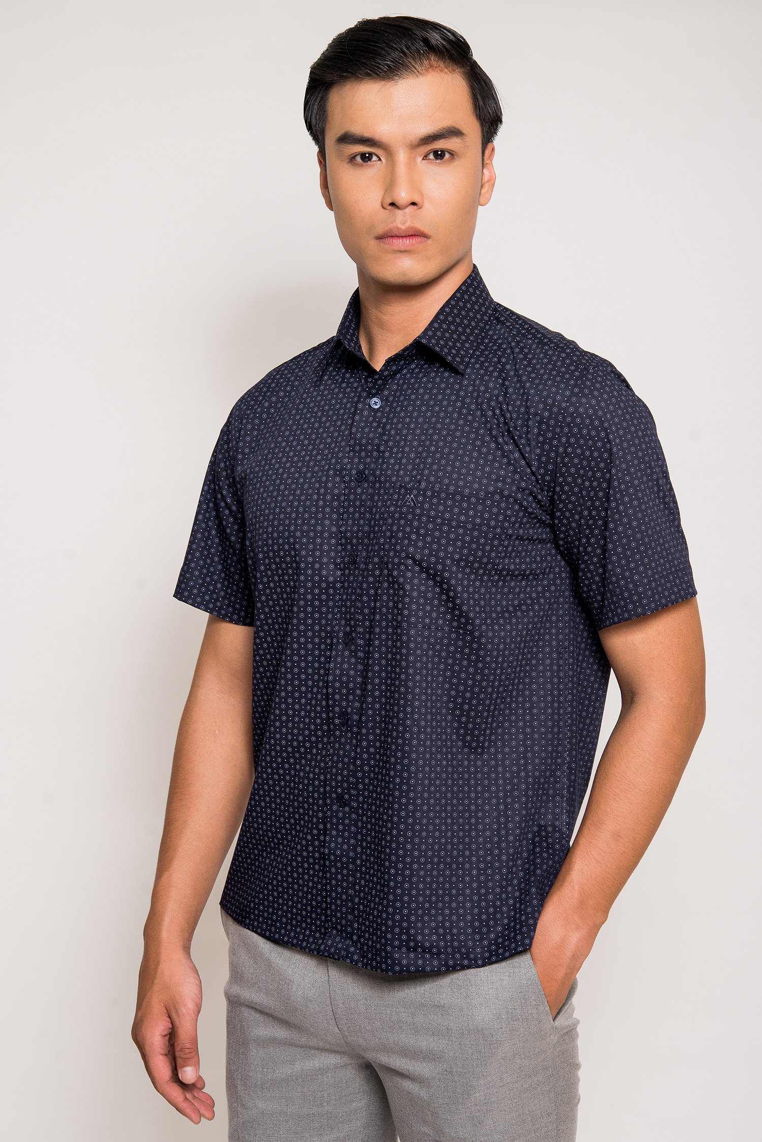 Sơ mi ngắn tay casual đen in hoa văn - HẾT HÀNG