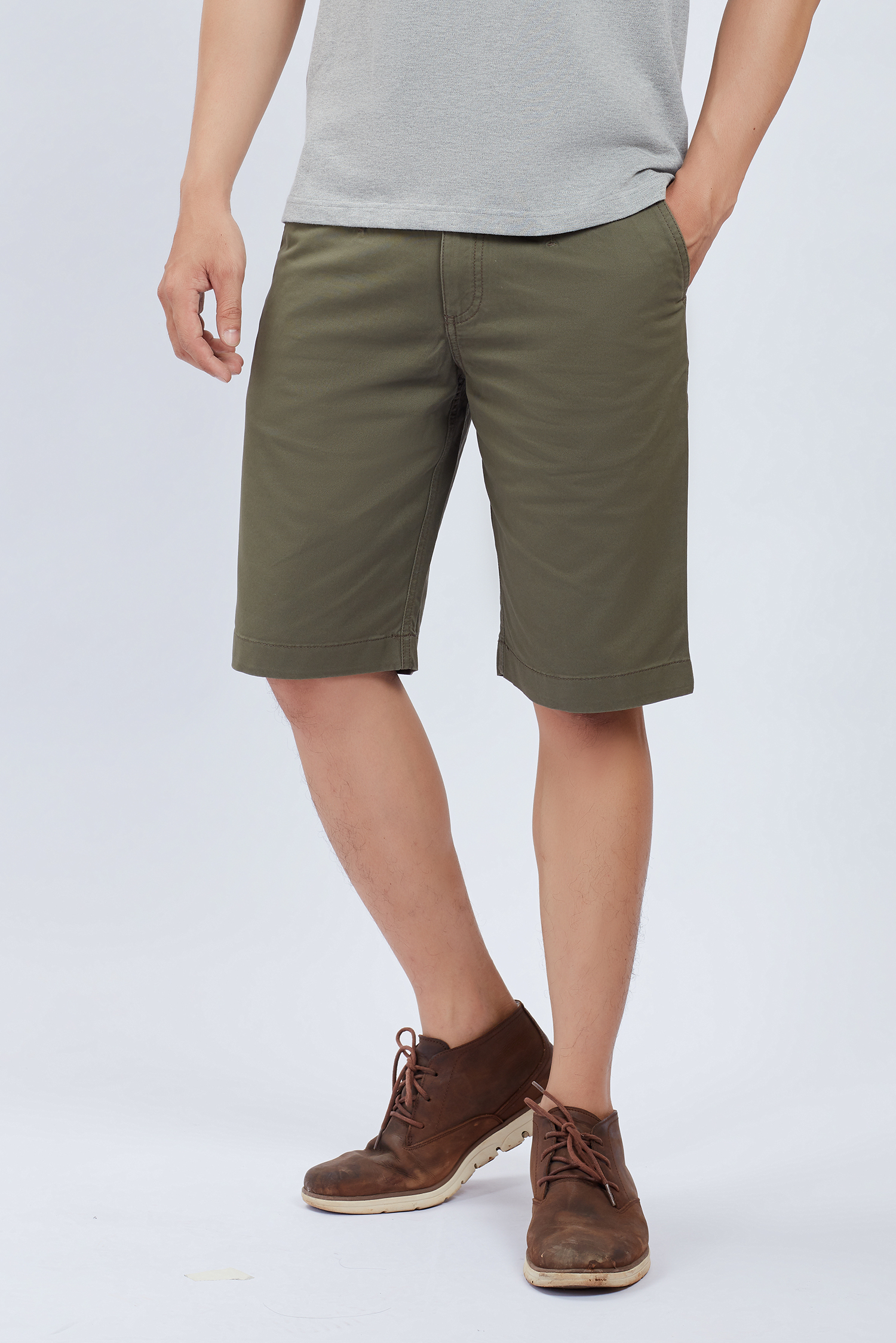 Quần short nam xanh lục quân