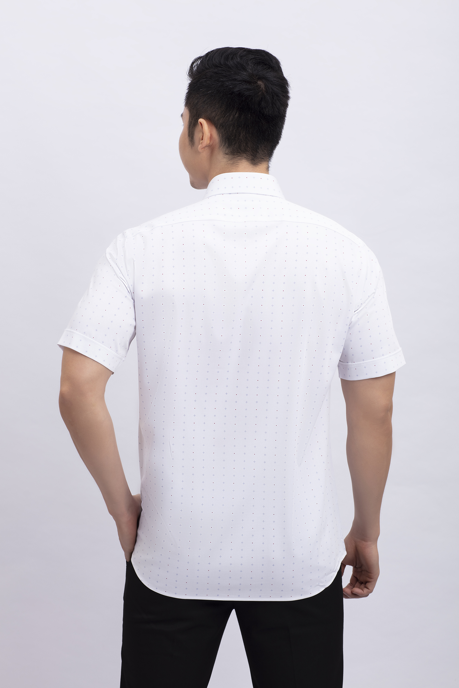 Áo sơ mi ngắn tay trắng in hoa văn - HẾT HÀNG