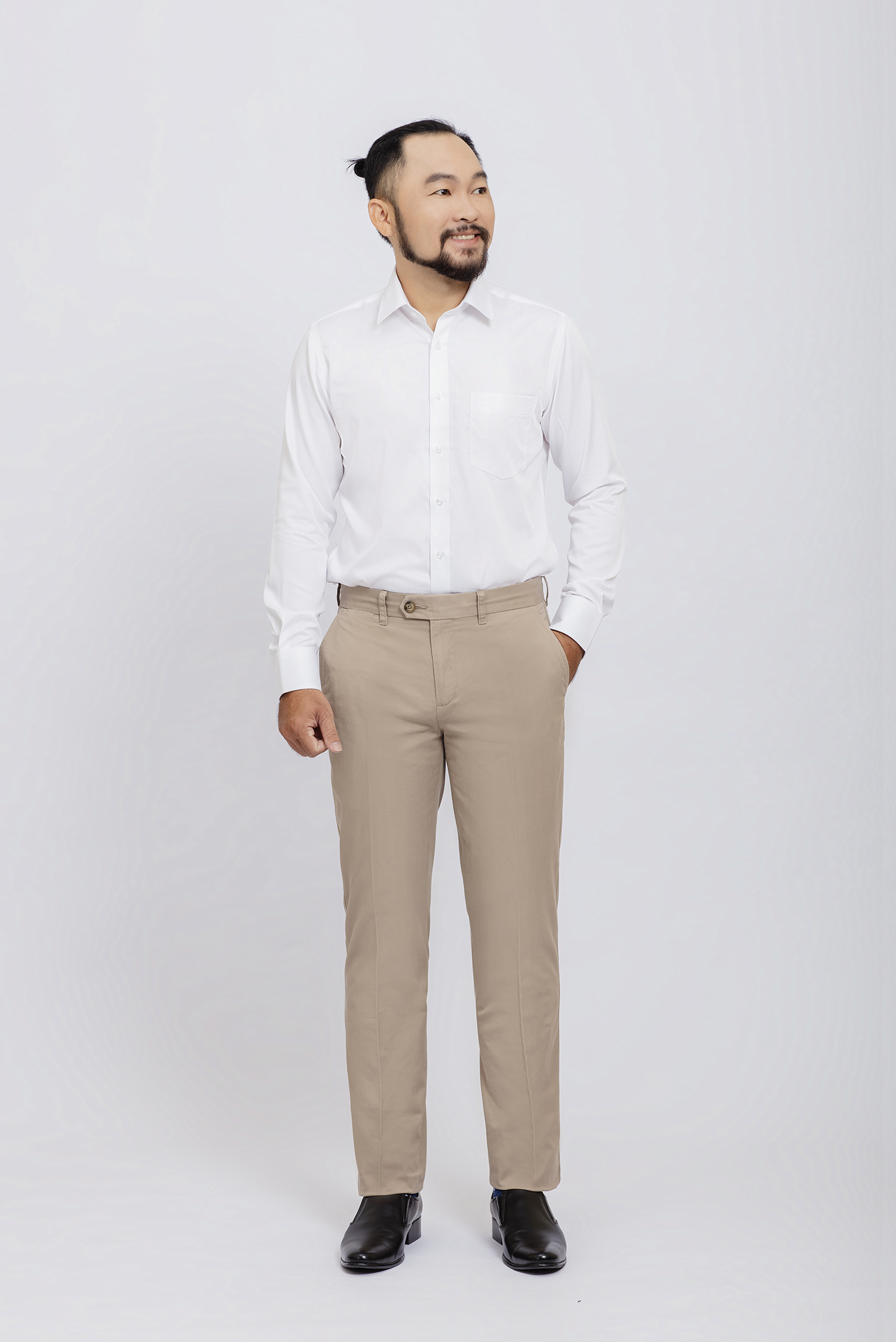 Quần kaki nam Slimfit màu kem đậm - HẾT HÀNG