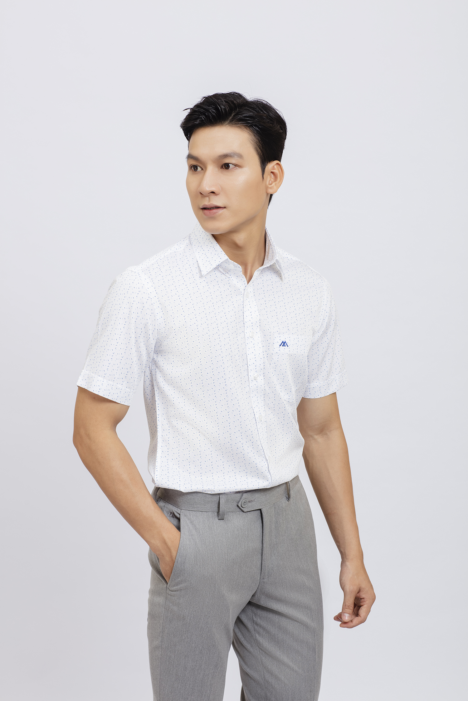 Sơ mi nam Slimfit ngắn tay Trắng in hoa văn xanh - HẾT HÀNG