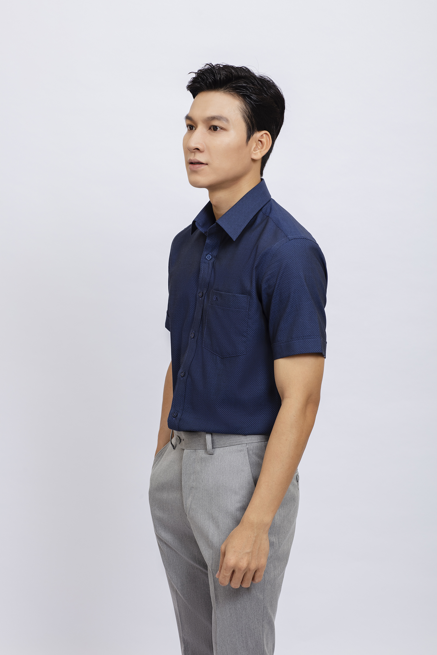 Sơ mi nam ngắn tay Regular Fit xanh dương họa tiết chấm xanh ngọc