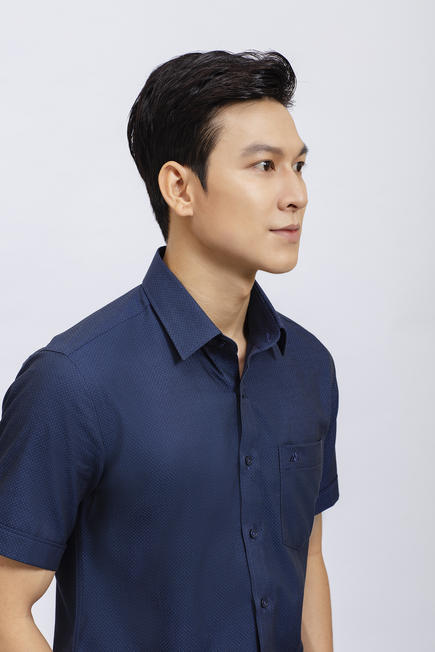 Sơ mi nam ngắn tay Regular Fit xanh dương họa tiết chấm xanh ngọc