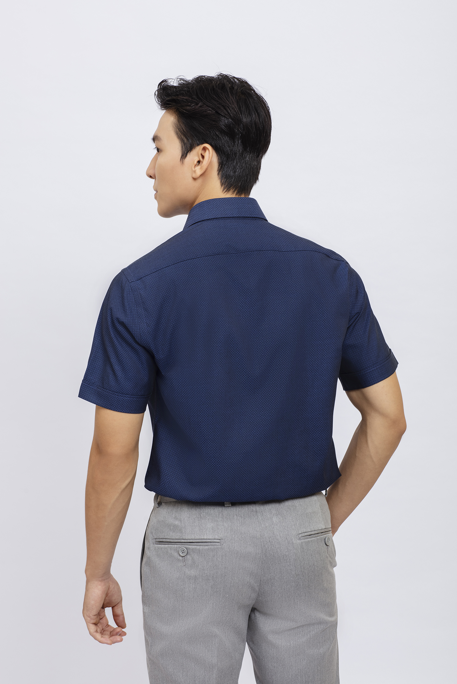 Sơ mi nam ngắn tay Regular Fit xanh dương họa tiết chấm xanh ngọc