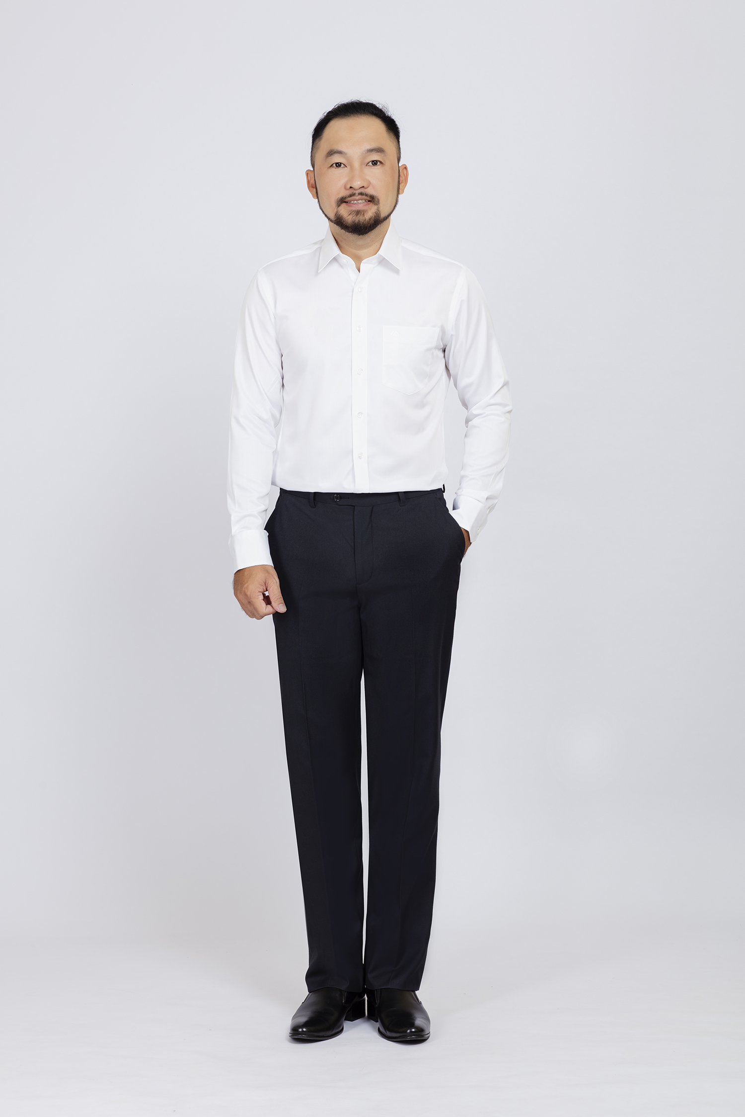 Quần tây nam classic màu đen, sọc nhỏ