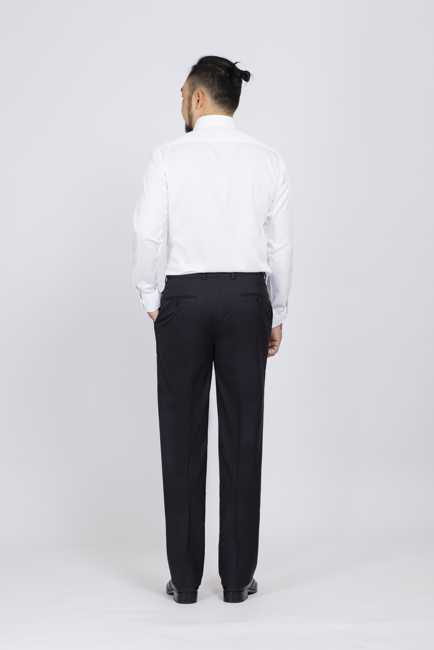 Quần tây nam classic màu đen, sọc nhỏ