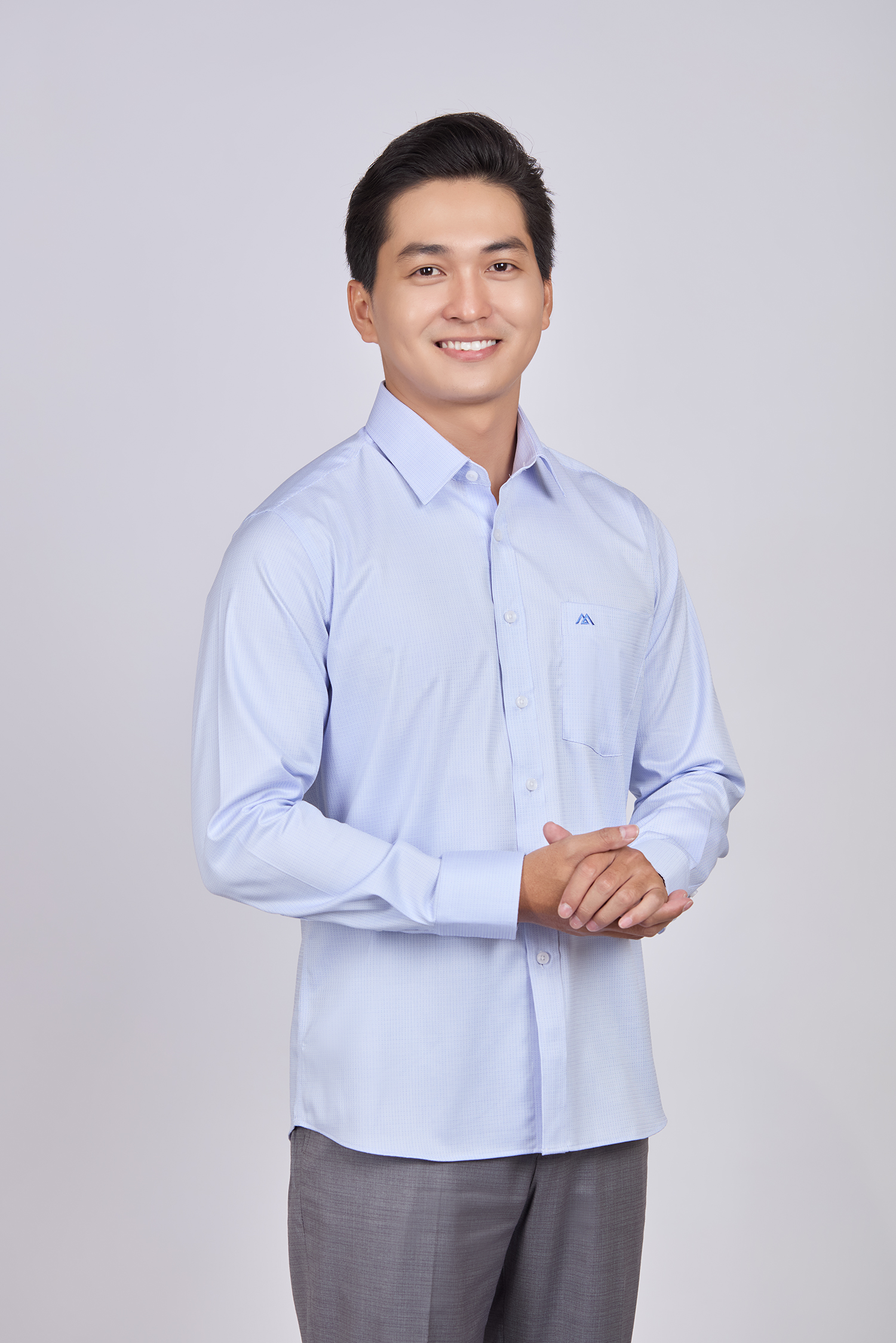 Sơ mi nam dài tay Regular vạt ngắn, màu xanh họa tiết ô vuông nhỏ