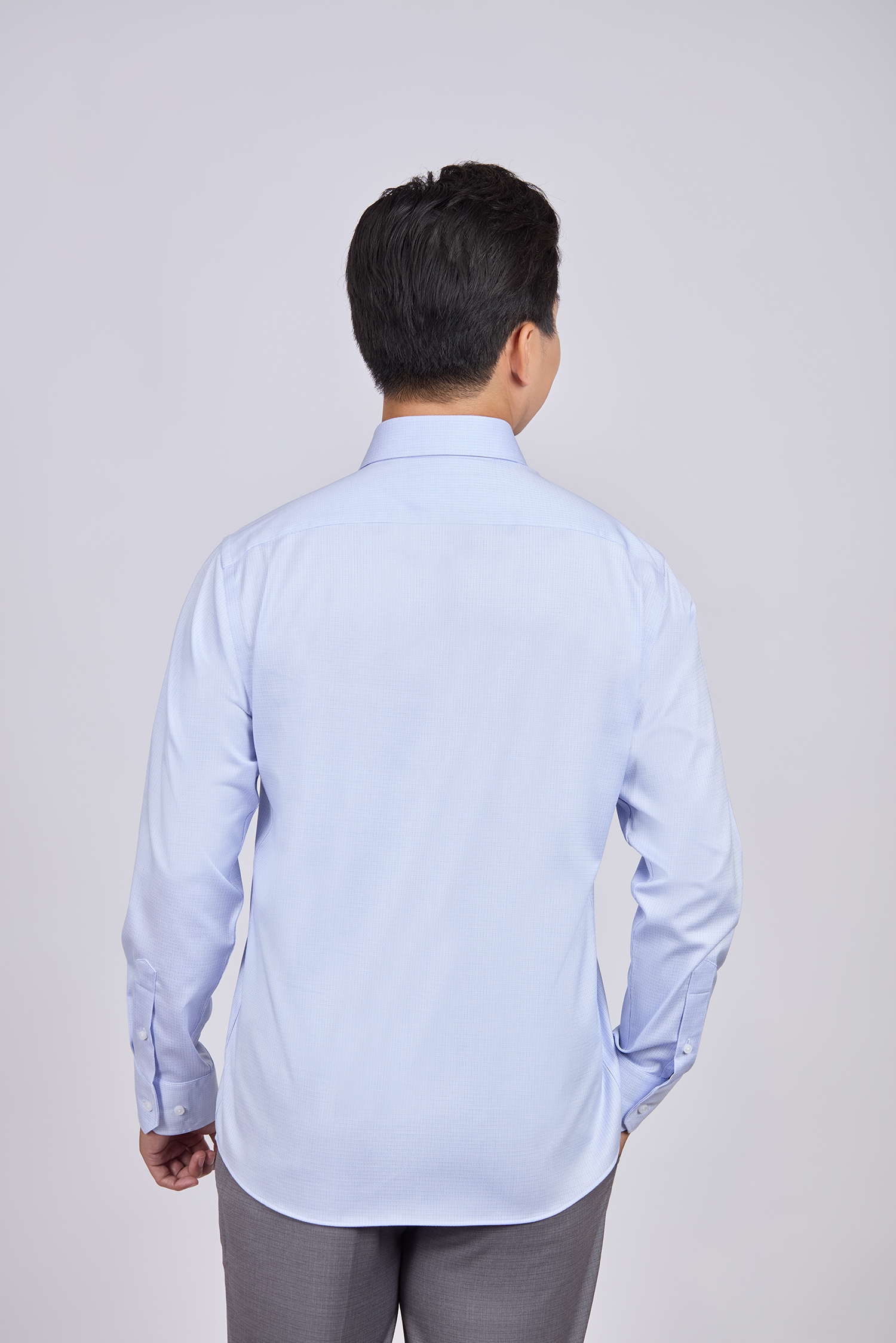 Sơ mi nam dài tay Regular vạt ngắn, màu xanh họa tiết ô vuông nhỏ